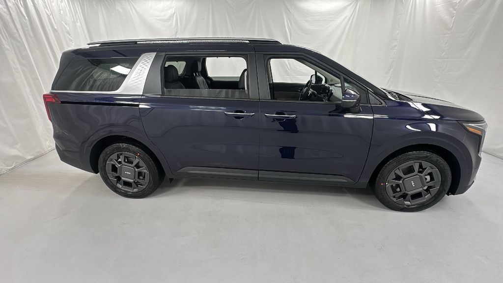 2026 Kia Carnival EX photo 2