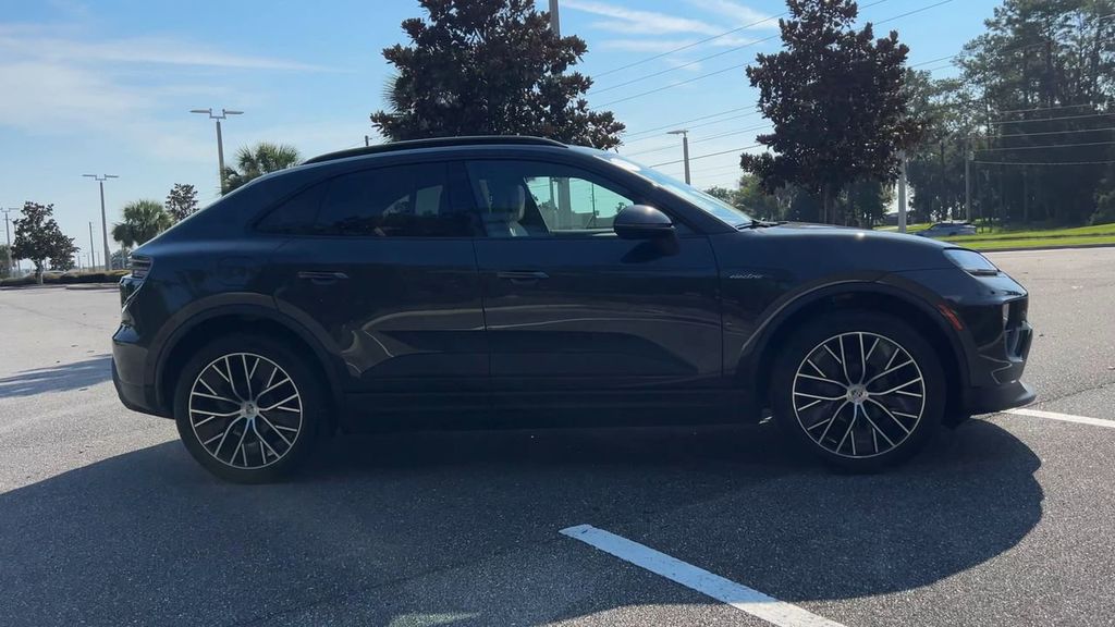 2024 Porsche Macan Electric 4 photo 9