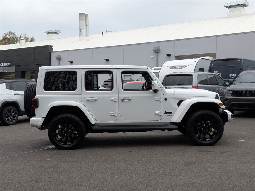2022 Jeep Wrangler Unlimited Sahara High Altitude photo 2