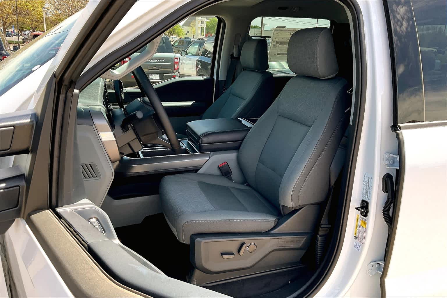 2025 Ford F-150 XLT photo 8