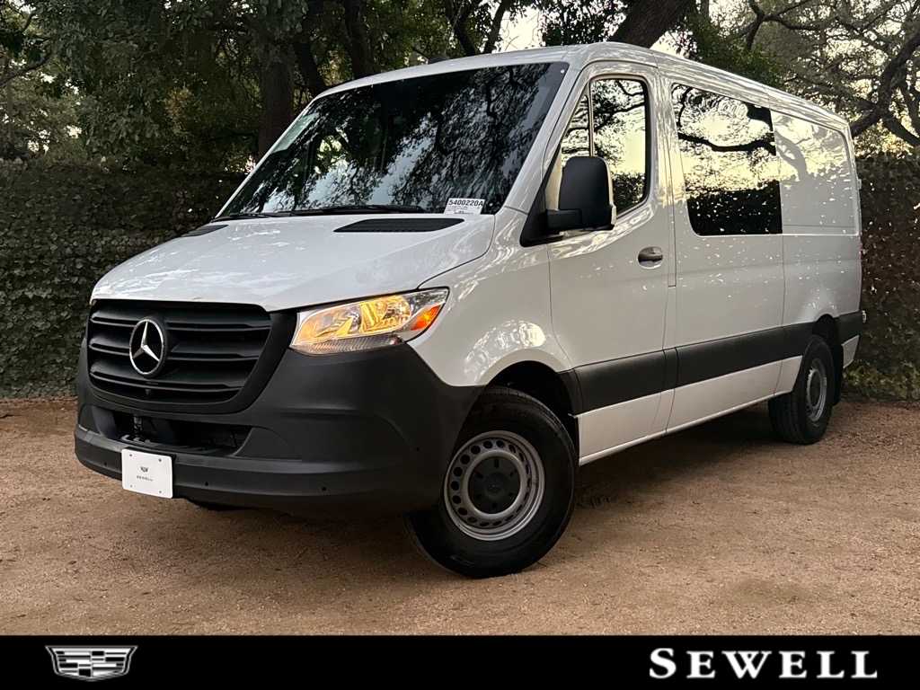 2024 Mercedes-Benz Sprinter Crew Van Base's photo