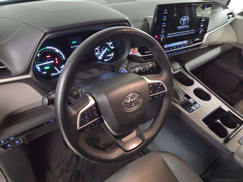 2022 Toyota Sienna XLE photo 15
