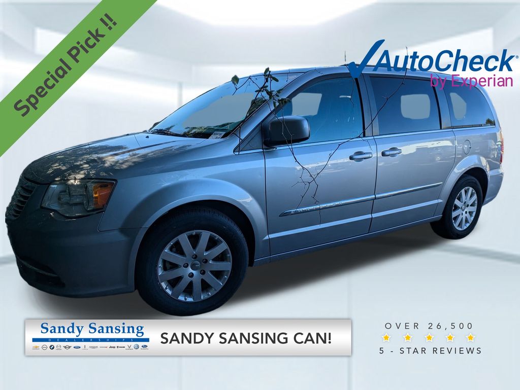 2016 Chrysler Town & Country Touring's photo