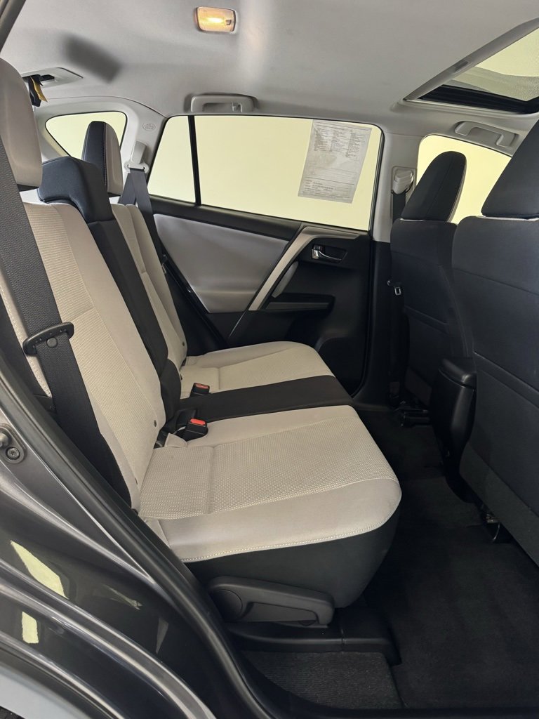 2016 Toyota RAV4 XLE photo 15