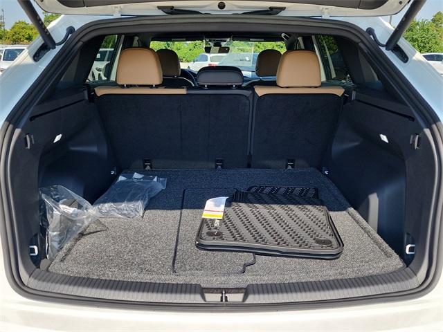 2026 Volkswagen Atlas Cross Sport SEL R-Line photo 4