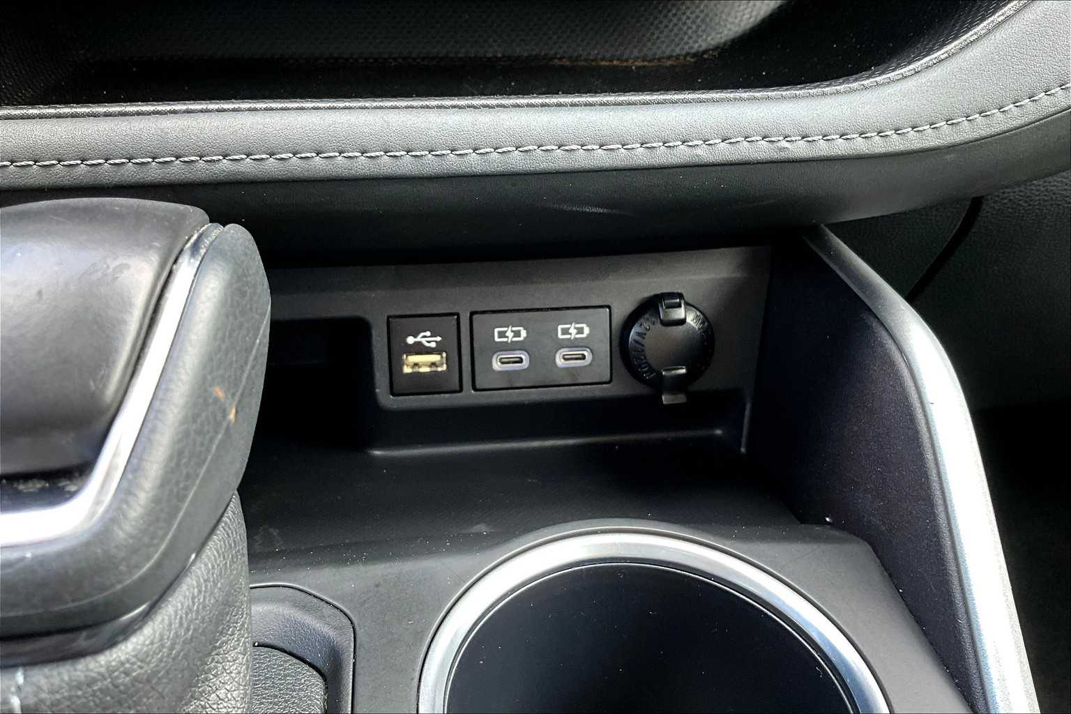 2024 Toyota Highlander LE photo 32