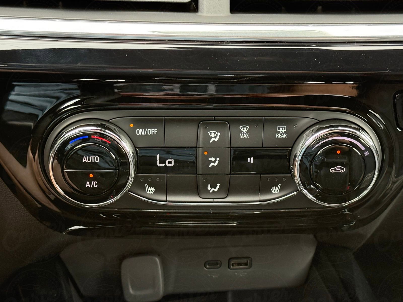 2025 Chevrolet Trax photo 16
