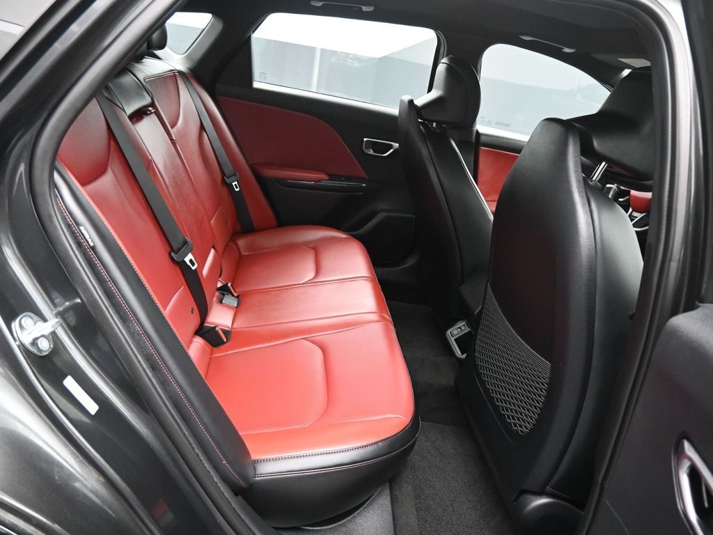 2025 Kia K4 GT-Line photo 8