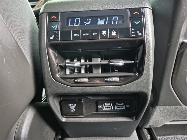 2023 Jeep Grand Cherokee Summit photo 26