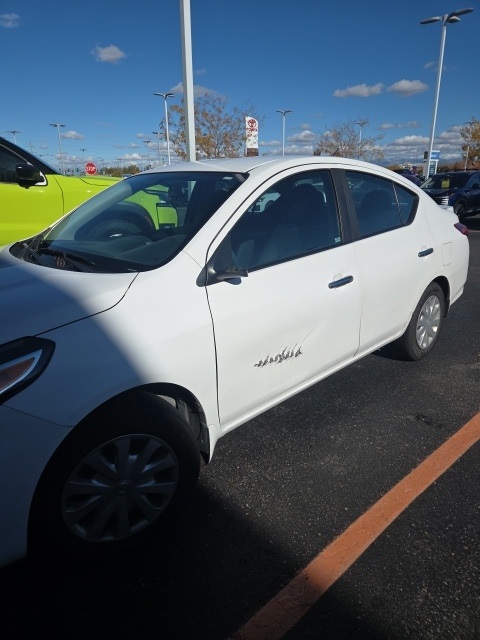 2018 Nissan Versa 1.6 SV photo 2