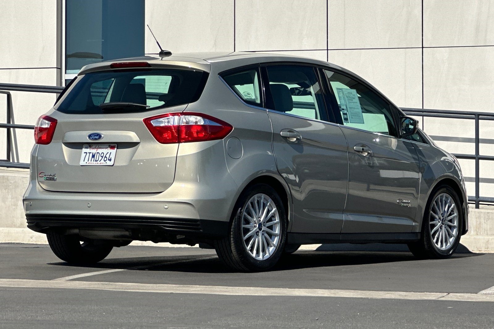 2016 Ford C-Max Energi SEL photo 2