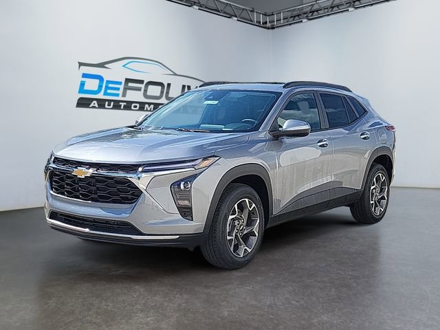2025 Chevrolet Trax LT photo 7