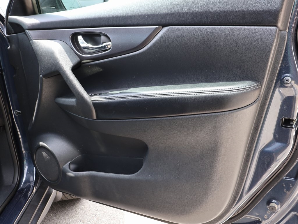 2016 Nissan Rogue S photo 8