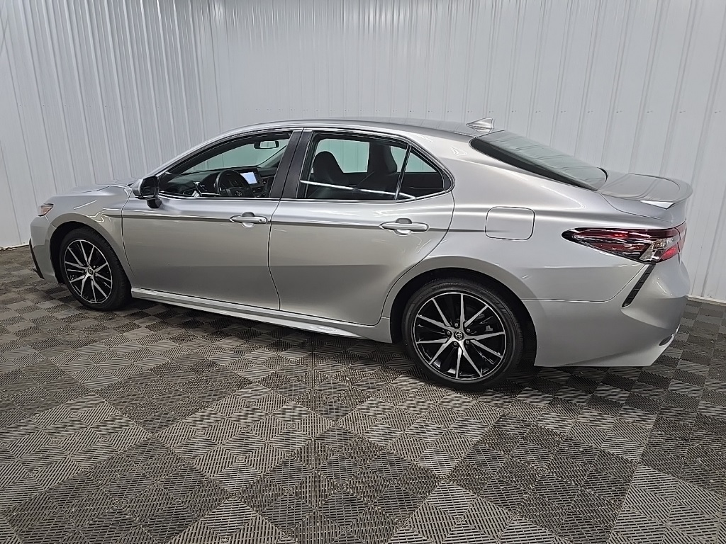 2023 Toyota Camry SE photo 4