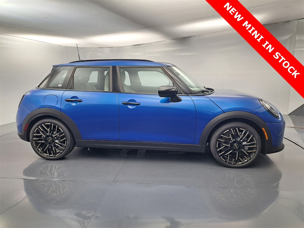 2025 Mini Cooper 4 Door Hardtop Signature photo 2