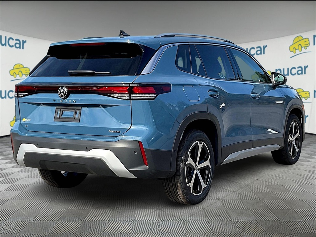 2025 Volkswagen Tiguan SE photo 3