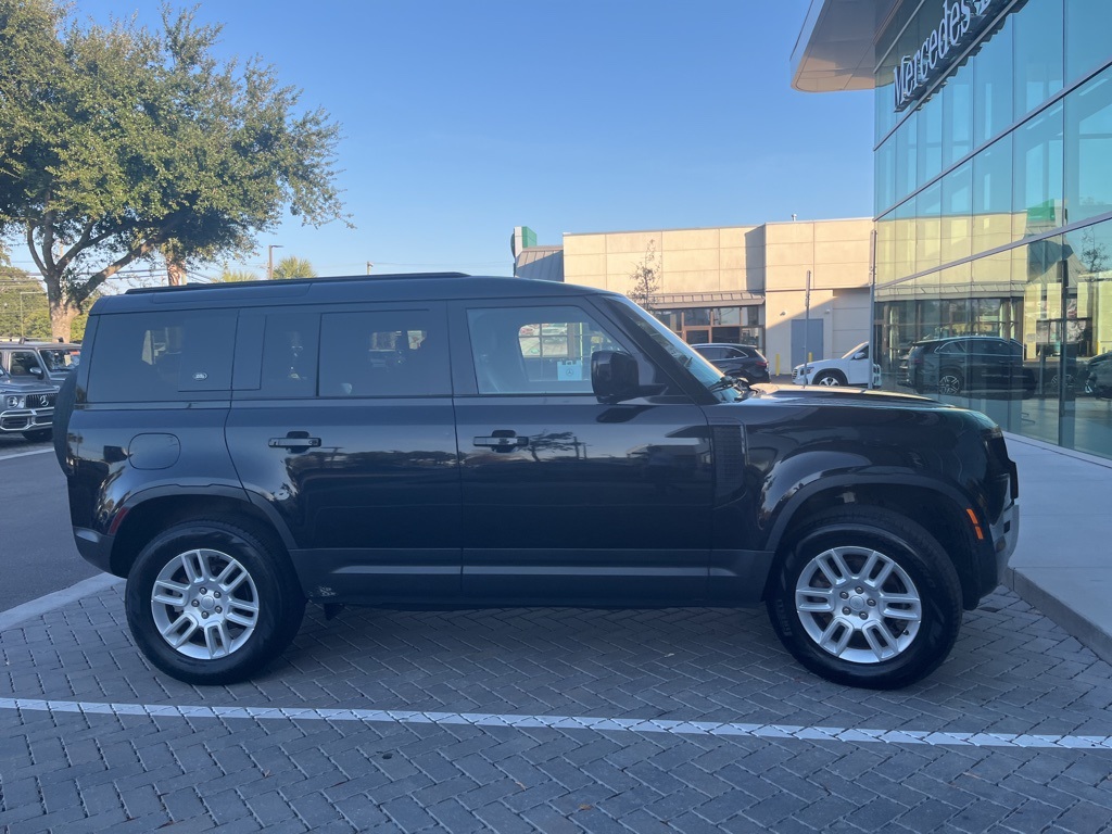 2022 Land Rover Defender 110 S photo 4