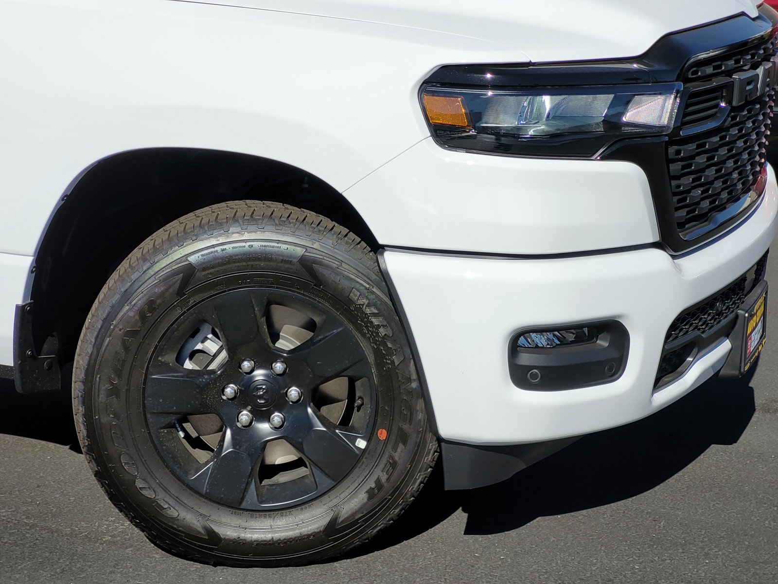2025 Ram 1500 Tradesman photo 3