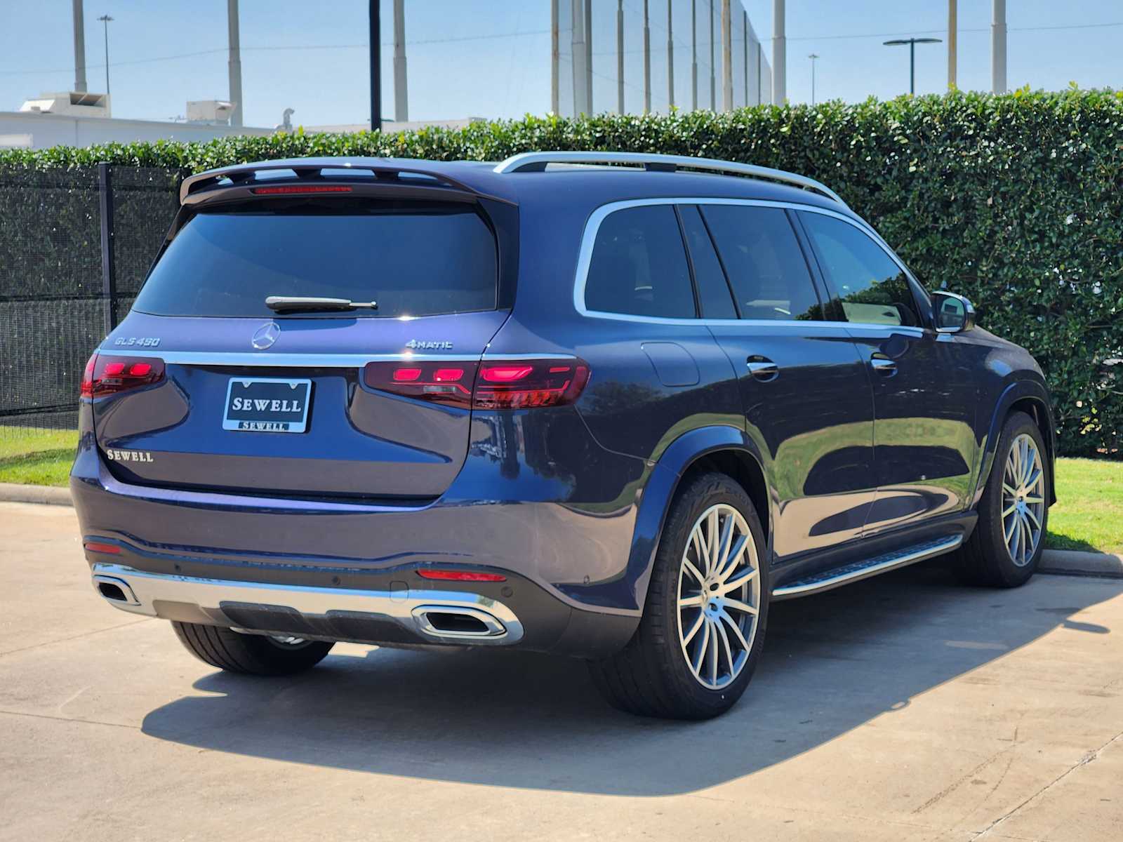2026 Mercedes Benz GLS 450 4MATIC photo 4