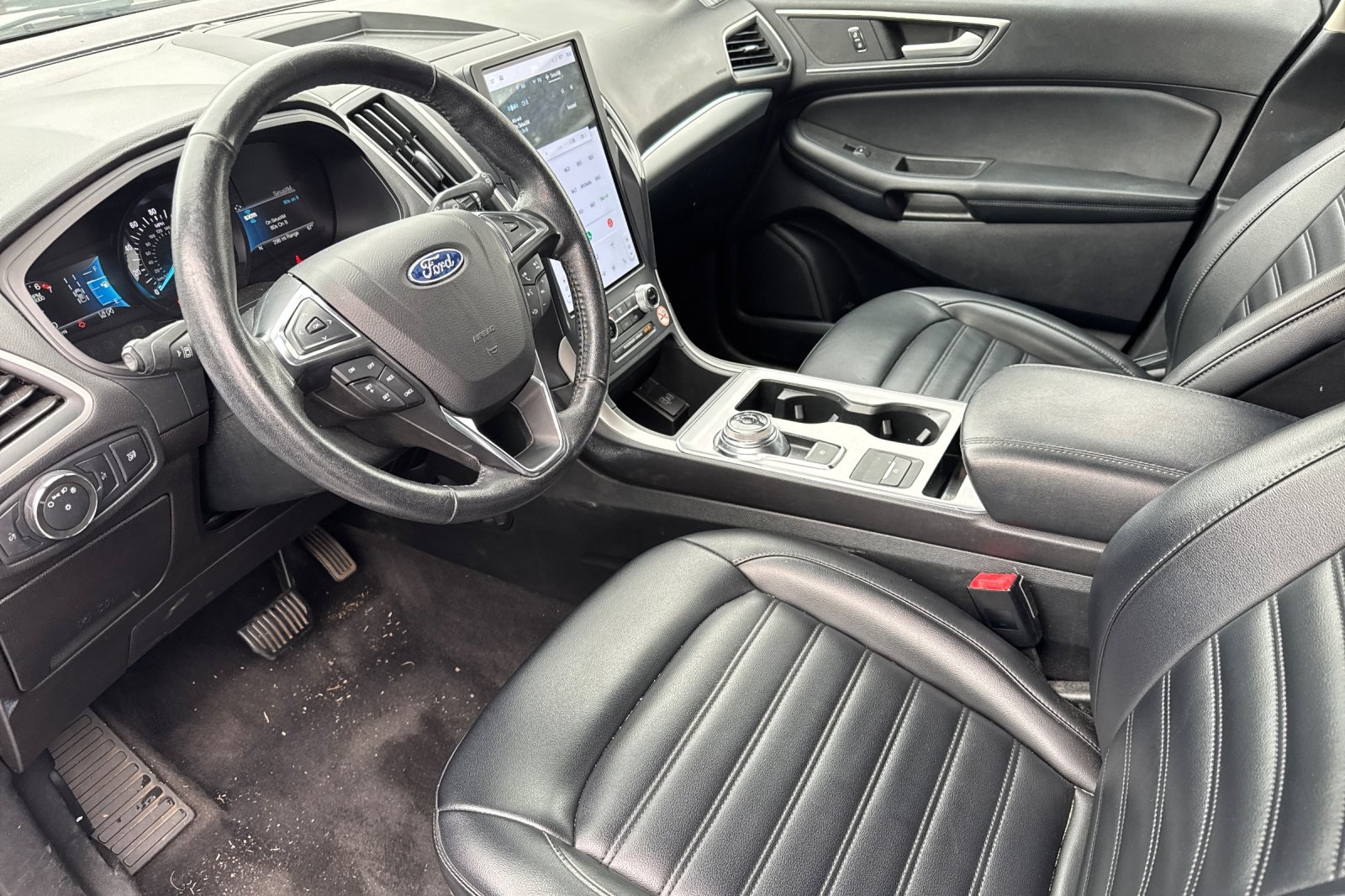 2022 Ford Edge SEL photo 13