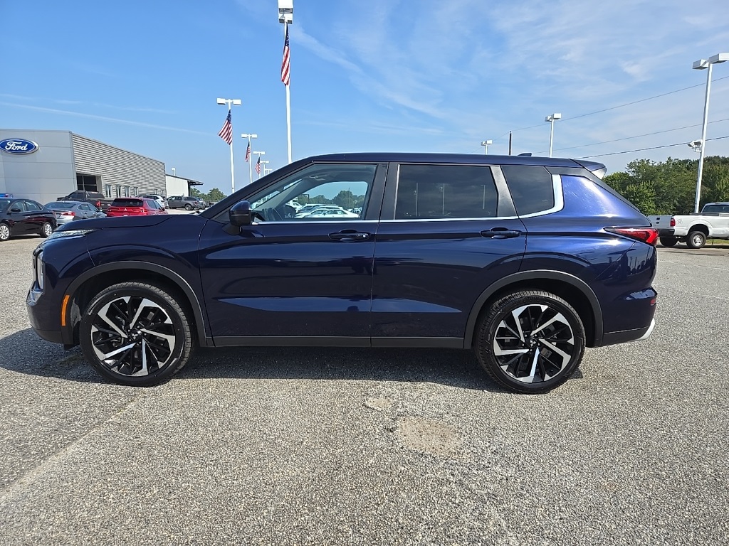 2024 Mitsubishi Outlander SE photo 8