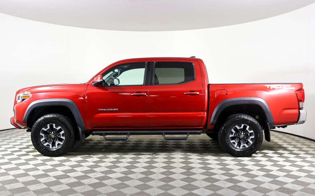 2017 Toyota Tacoma TRD Off-Road photo 3