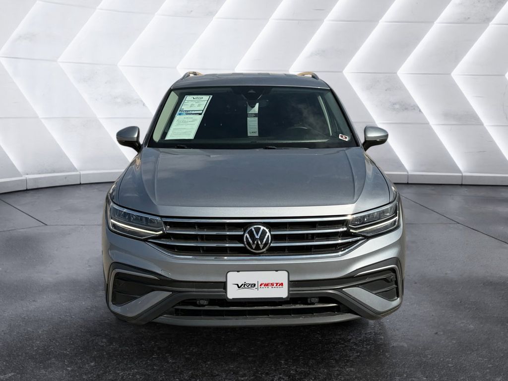 2022 Volkswagen Tiguan SE photo 2