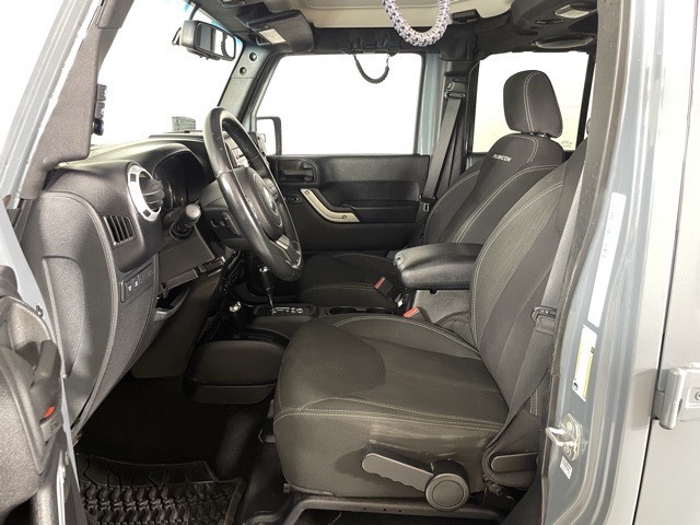 2014 Jeep Wrangler Unlimited Rubicon photo 14