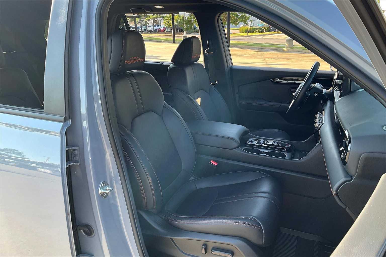 2025 Honda Pilot TrailSport photo 8