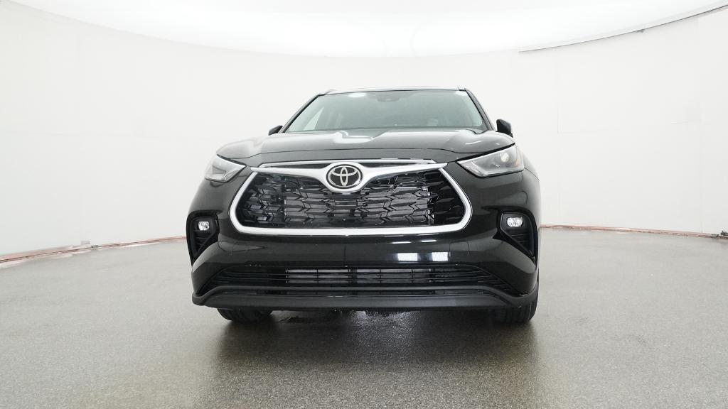 2026 Toyota Highlander XLE photo 2