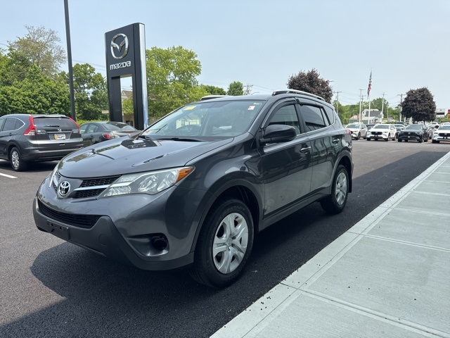 2015 Toyota RAV4 LE photo 3