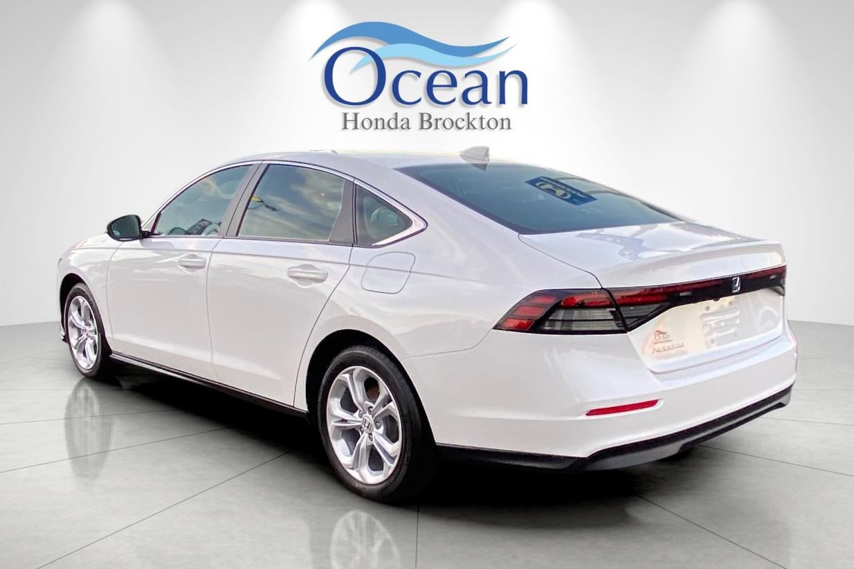 2025 Honda Accord LX photo 5