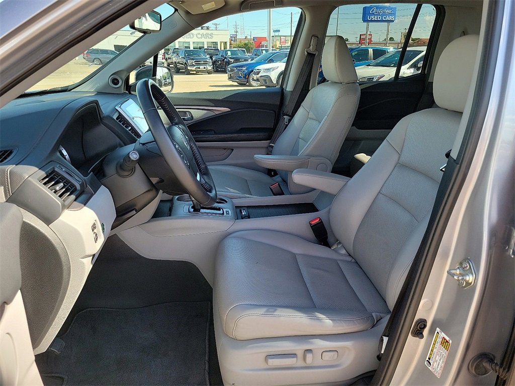 2017 Honda Ridgeline RTL-T photo 19