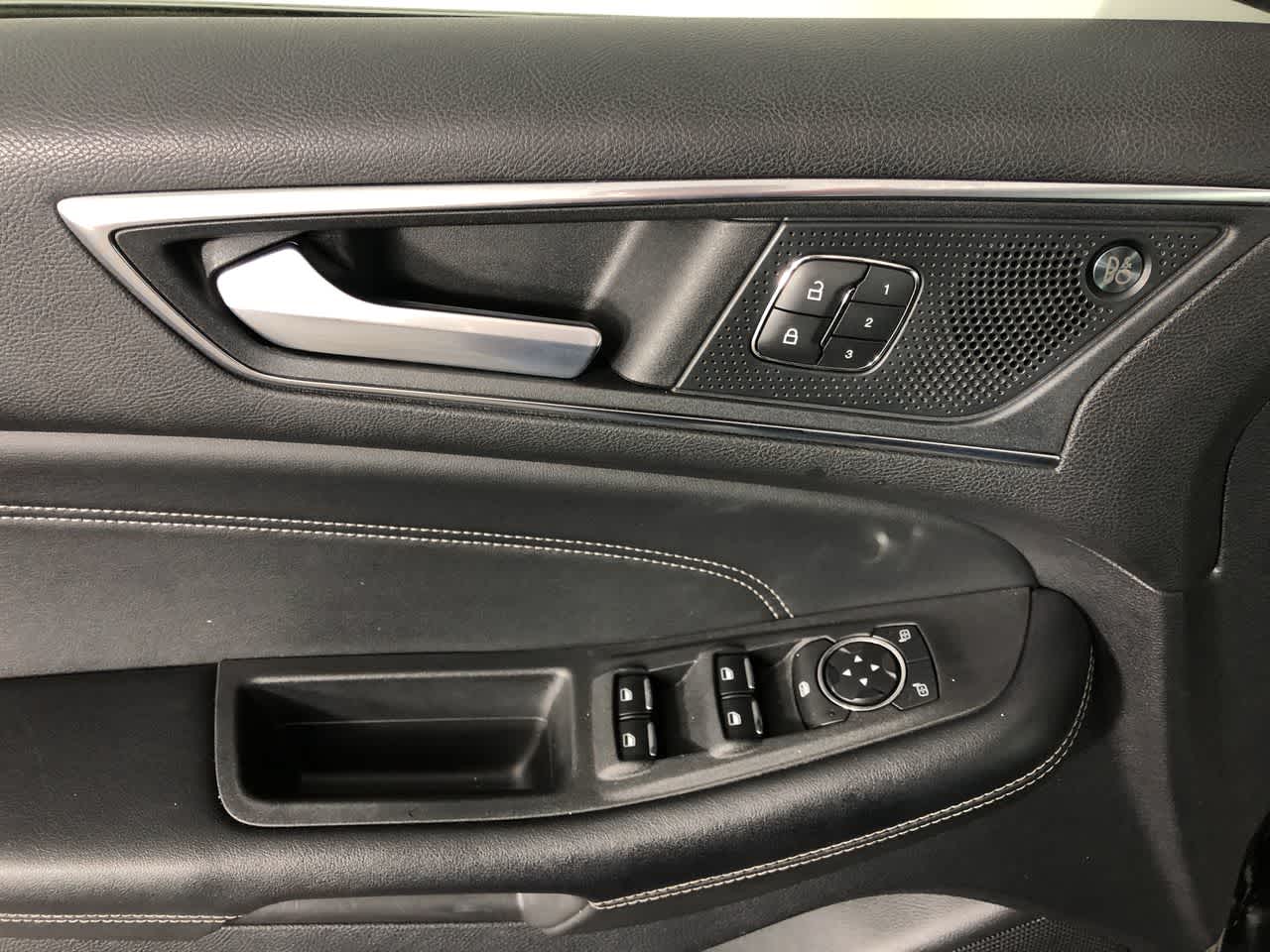 2022 Ford Edge Titanium photo 11