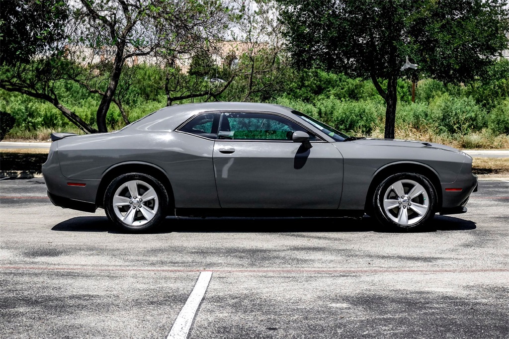 2023 Dodge Challenger SXT photo 4