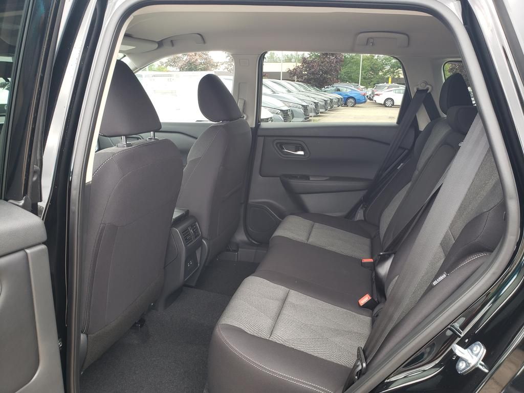 2026 Nissan Rogue SV photo 8