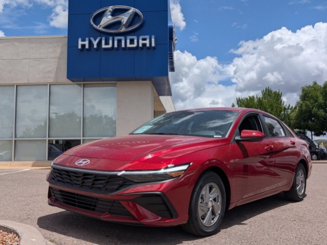 2025 Hyundai ELANTRA SE