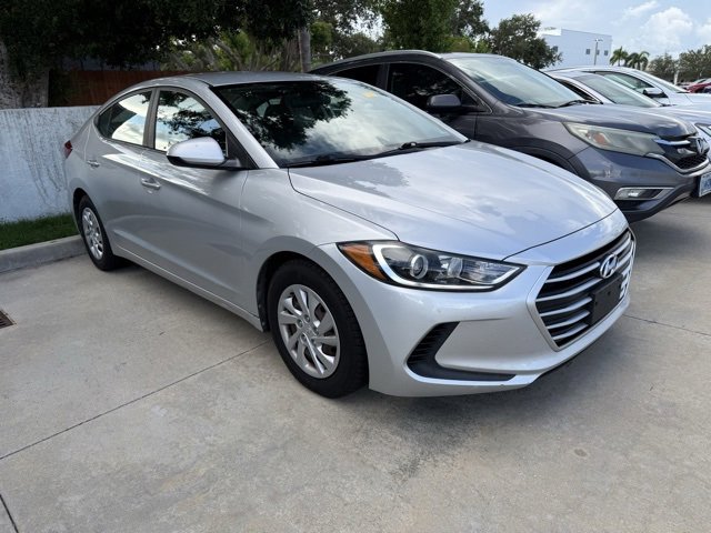 Used 2018 Hyundai Elantra SE with VIN 5NPD74LF0JH402271 for sale in Sarasota, FL