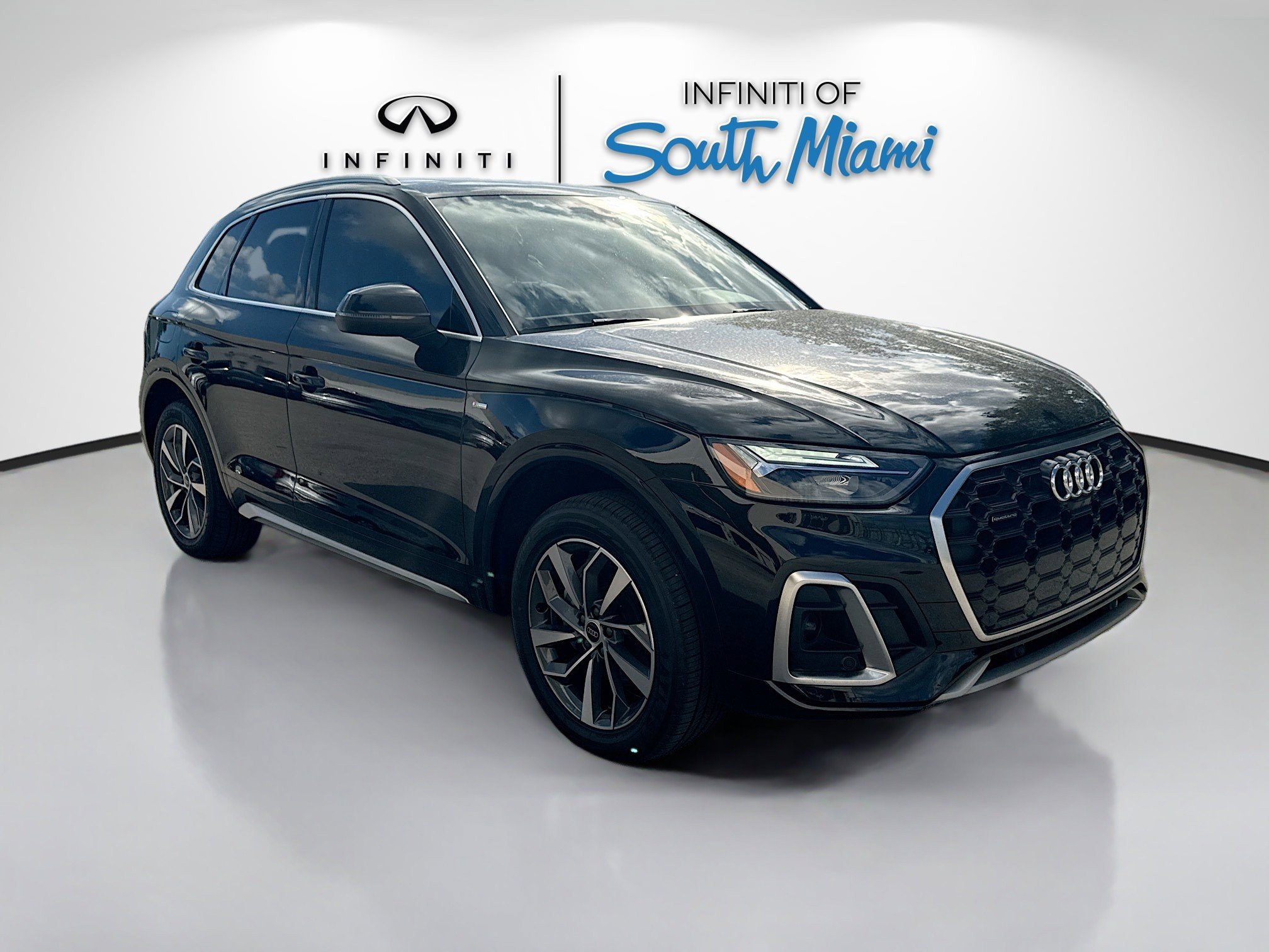 2022 Audi Q5 Premium Plus's photo