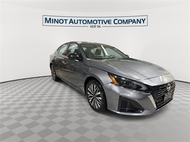 2024 Nissan Altima 2.5 SV photo 2