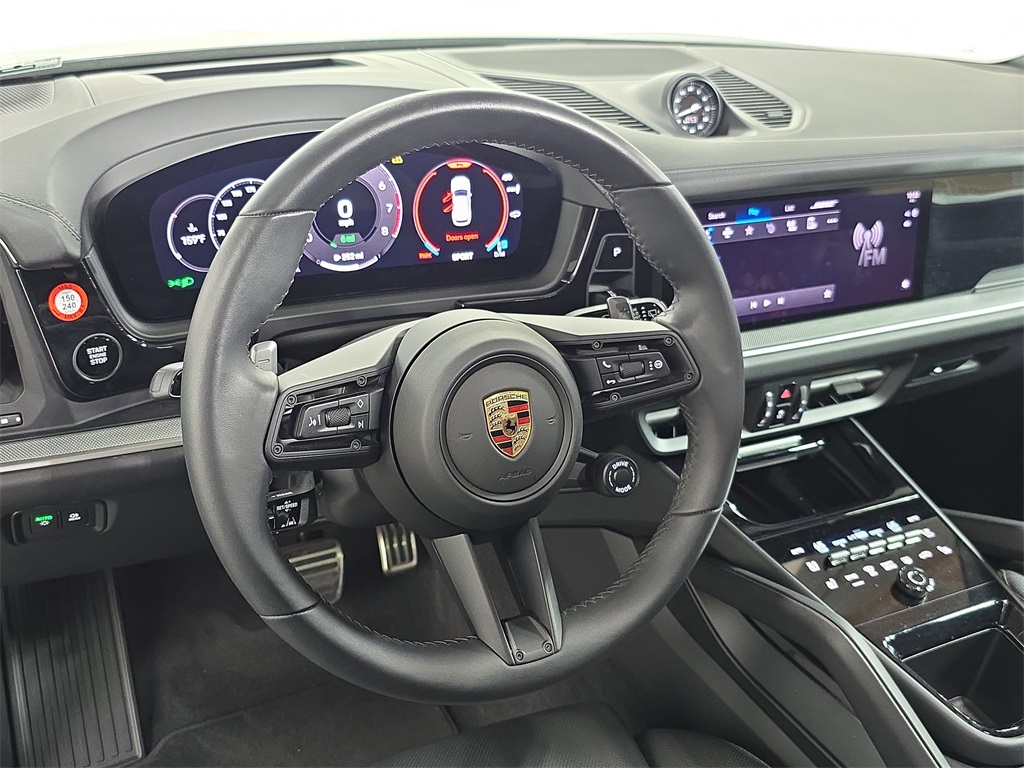 2024 Porsche Cayenne E-Hybrid S photo 2