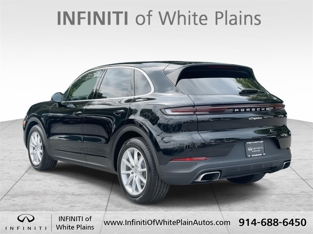 2024 Porsche Cayenne Base photo 4