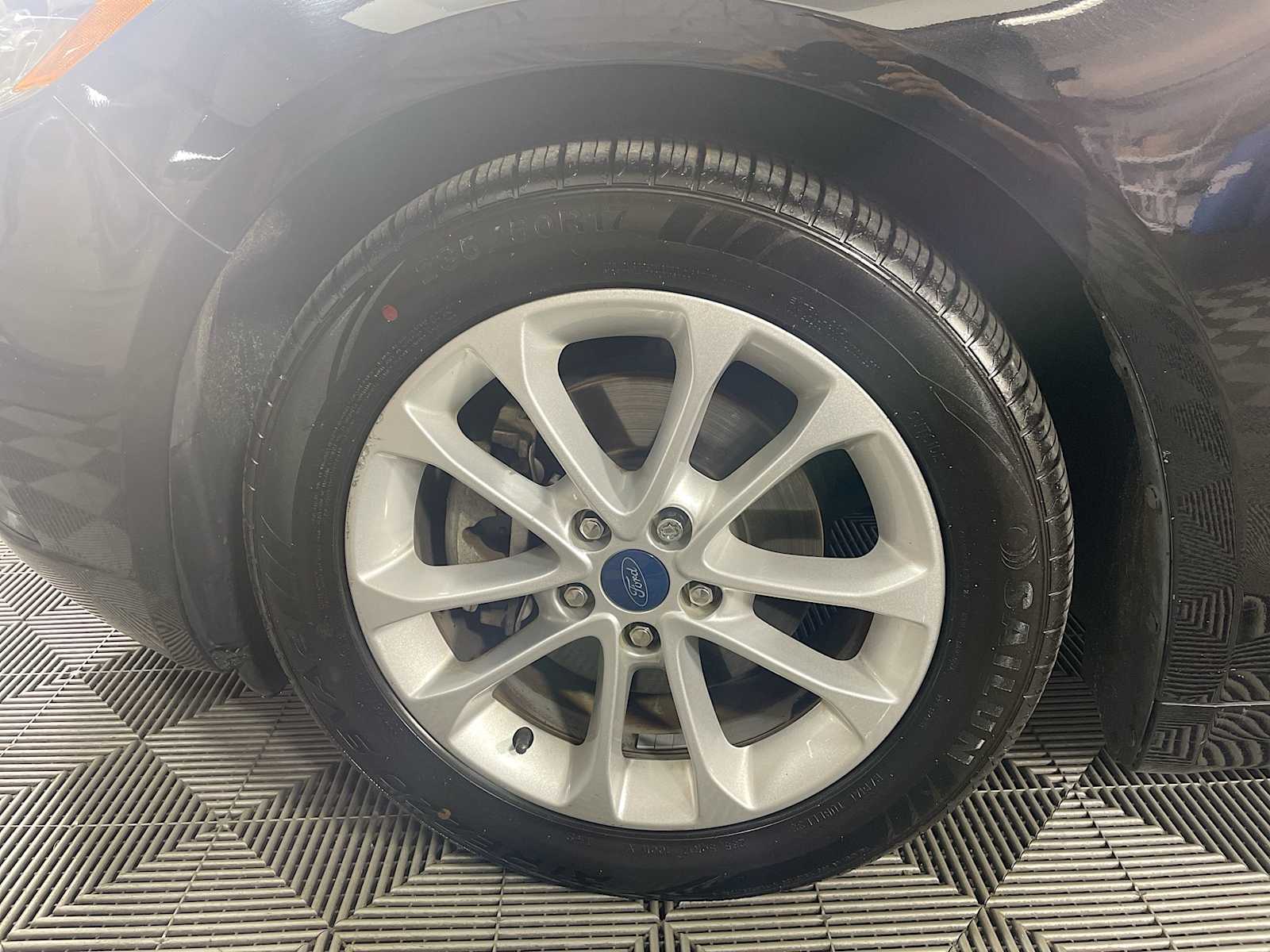 2019 Ford Fusion SE photo 23