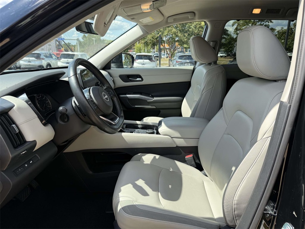 2023 Nissan Pathfinder SL photo 11