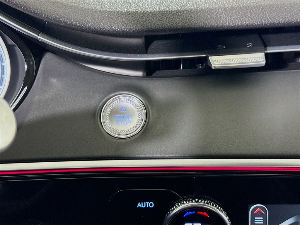 2023 Genesis Electrified GV70 Advanced photo 36