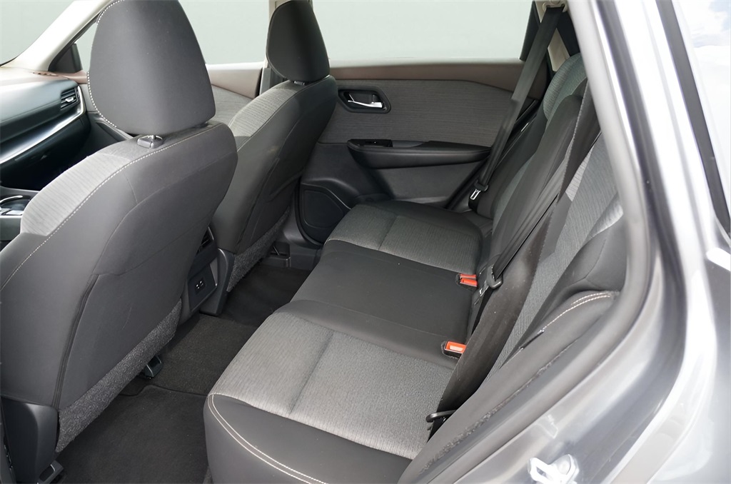 2023 Nissan Rogue SV photo 3