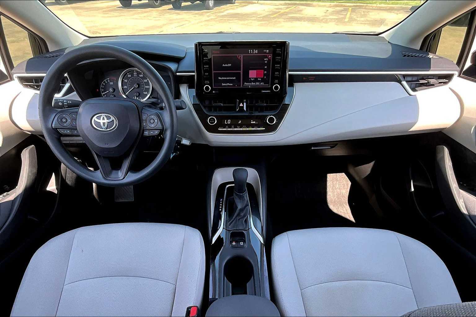 2022 Toyota Corolla LE photo 13