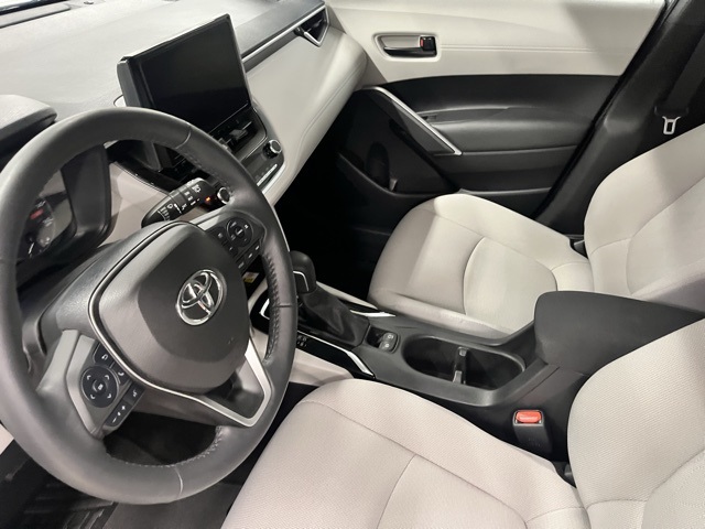 2023 Toyota Corolla Cross LE photo 16