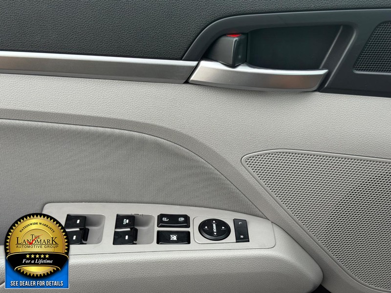 2020 Hyundai Elantra Value Edition photo 22