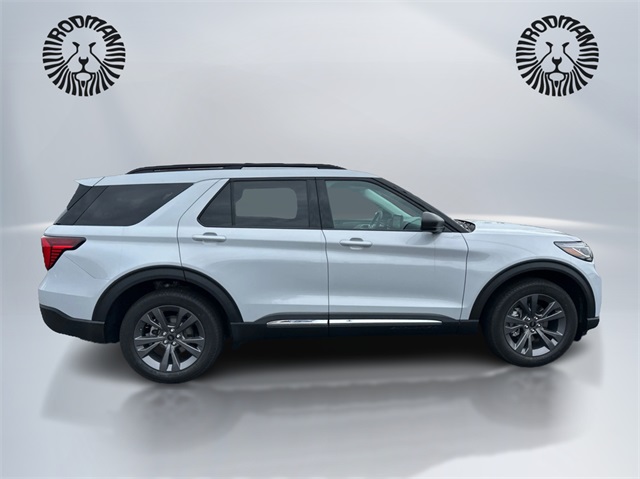 2025 Ford Explorer photo 4